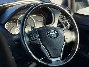 Toyota Voxy, 2017г, передний привод, вариатор