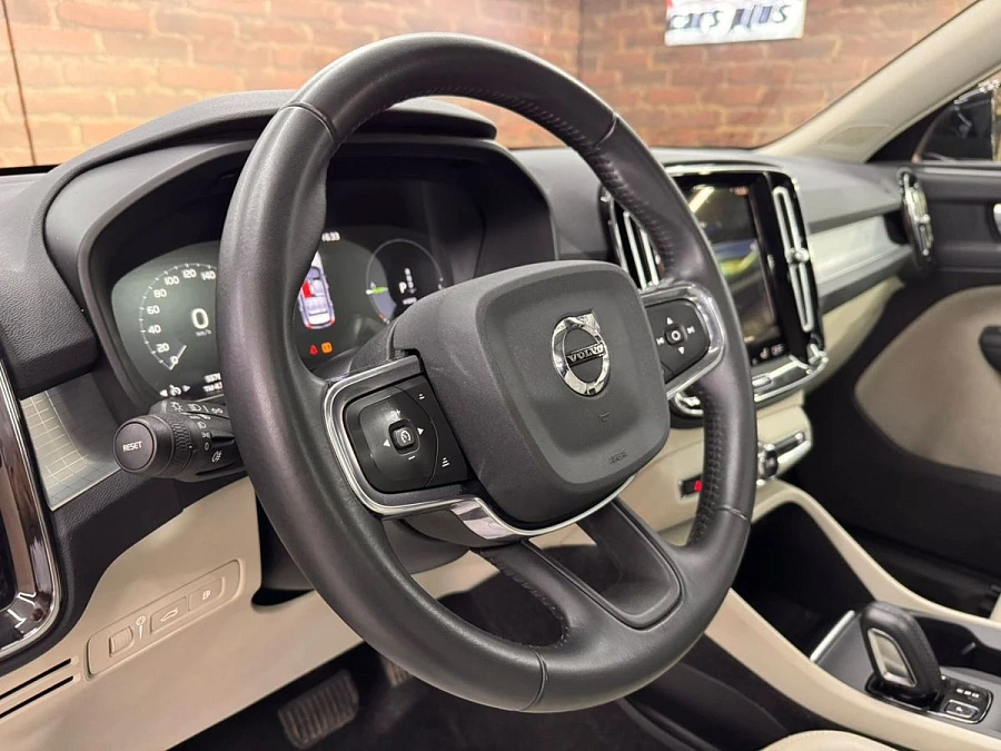 Volvo XC40, 2020г., передний привод, робот