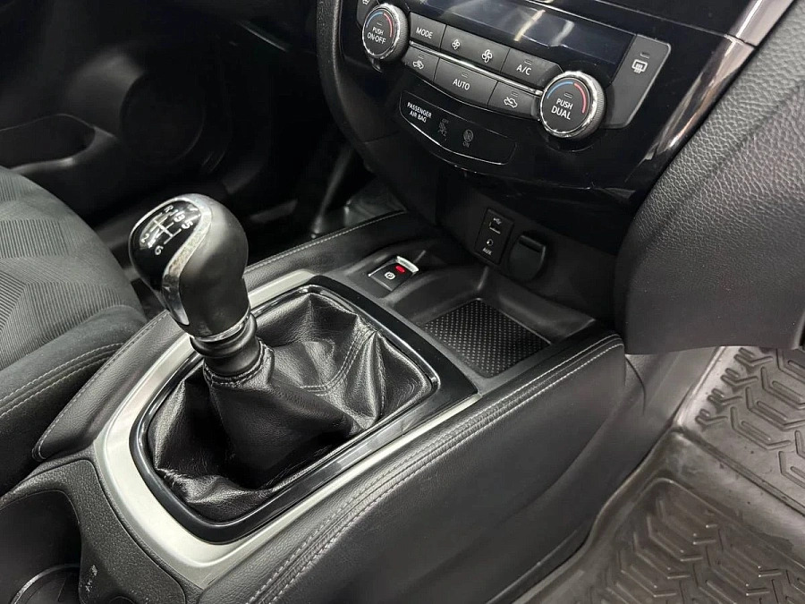 Nissan X-Trail, 2015г., передний привод, механика