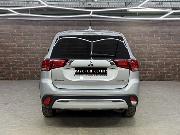 Mitsubishi Outlander, 2018г, передний привод, вариатор