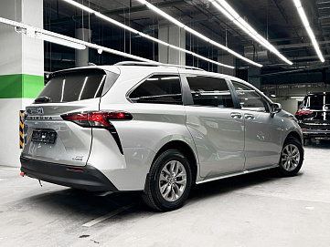 Toyota Sienna, 2021г., передний привод, автомат