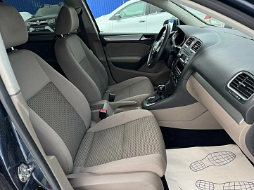 Volkswagen Golf, 2010г, передний привод, робот