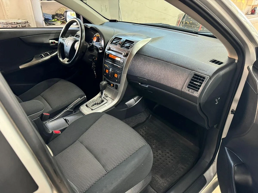 Toyota Corolla, 2011г., передний привод, автомат