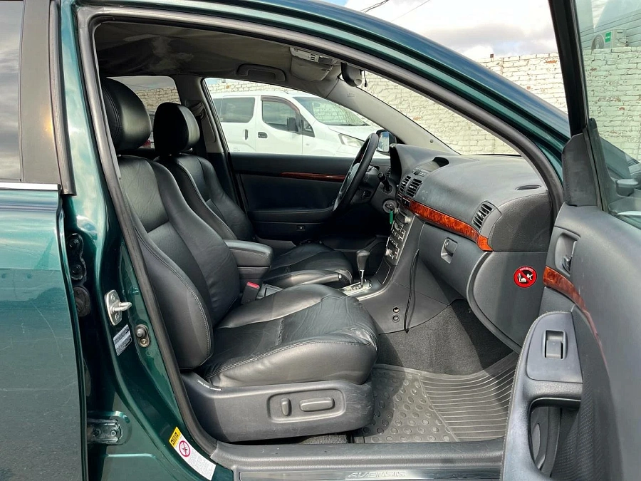 Toyota Avensis, 2005г., передний привод, автомат