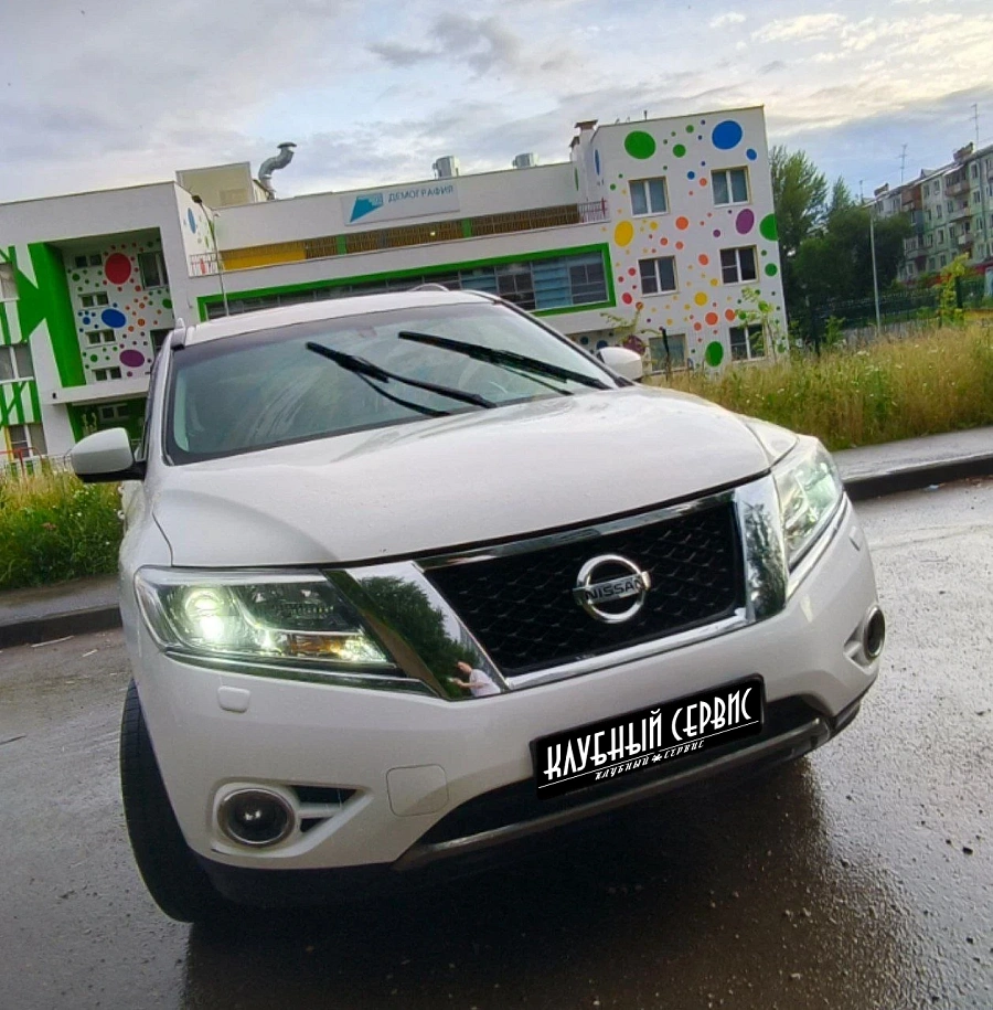 Nissan Pathfinder, 2015г., полный привод, вариатор