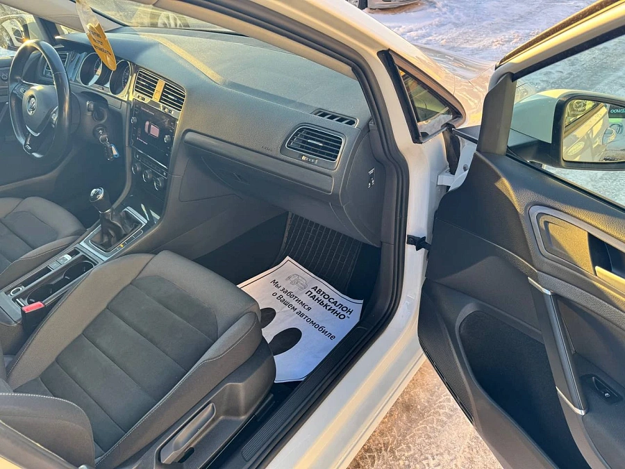 Volkswagen Golf, 2019г., передний привод, механика