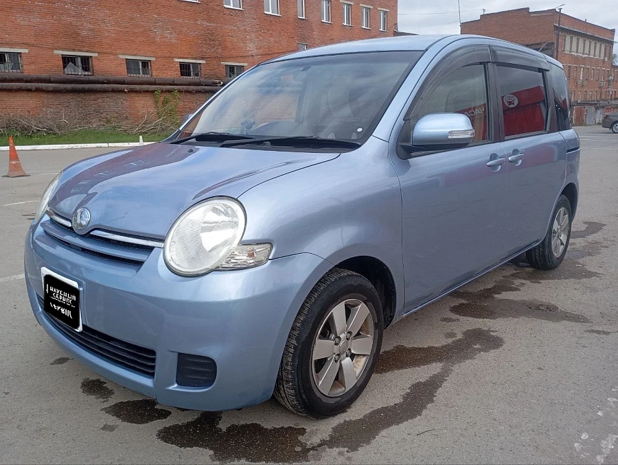 Toyota Sienta, 2013г., передний привод, вариатор