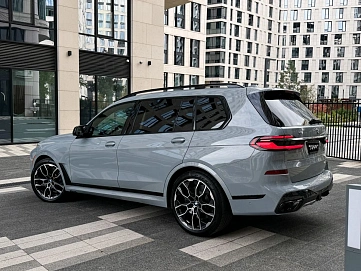 BMW X7, 2025г, полный привод, автомат