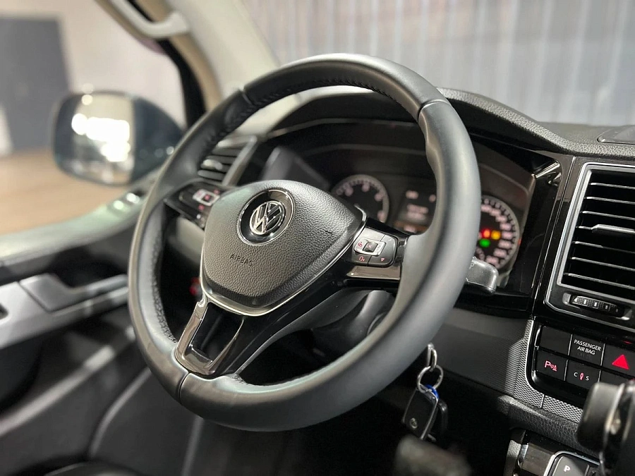 Volkswagen Multivan, 2017г., передний привод, робот