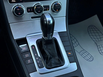 Volkswagen Passat, 2012г., передний привод, робот