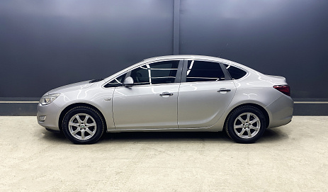 Opel Astra, 2013г, передний привод, автомат