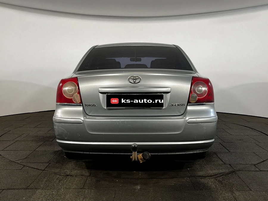 Toyota Avensis, 2008г., передний привод, механика