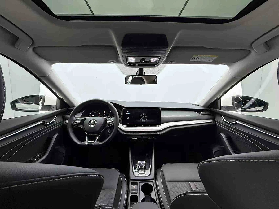 Skoda Octavia, 2023г., передний привод, робот