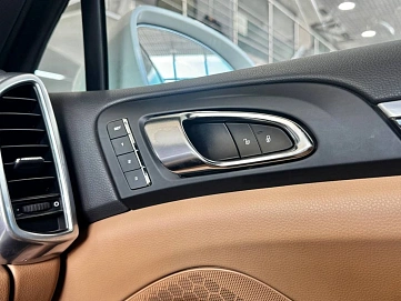 Porsche Cayenne, 2015г, полный привод, автомат