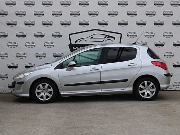 Peugeot 308, 2008г, передний привод, автомат