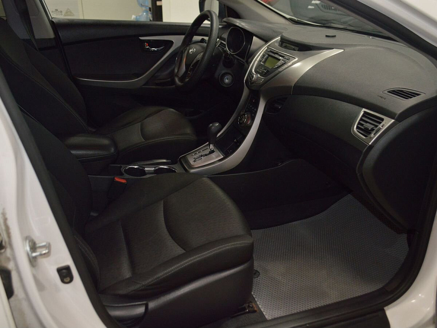 Hyundai Elantra, 2013г., передний привод, автомат