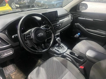 Kia Seltos, 2021г, полный привод, вариатор