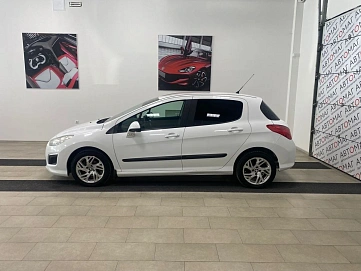Peugeot 308, 2011г, передний привод, автомат