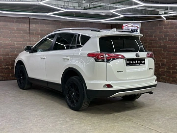 Toyota RAV4, 2018г, полный привод, вариатор
