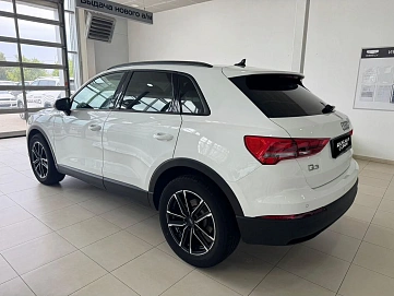 Audi Q3, 2020г, передний привод, робот