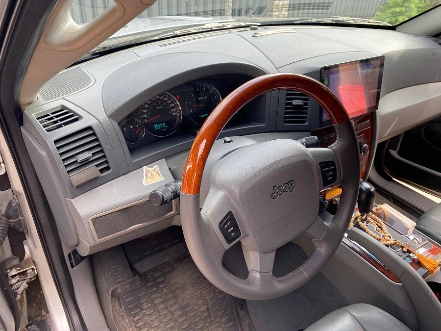 Jeep Grand Cherokee, 2006г., задний привод, автомат