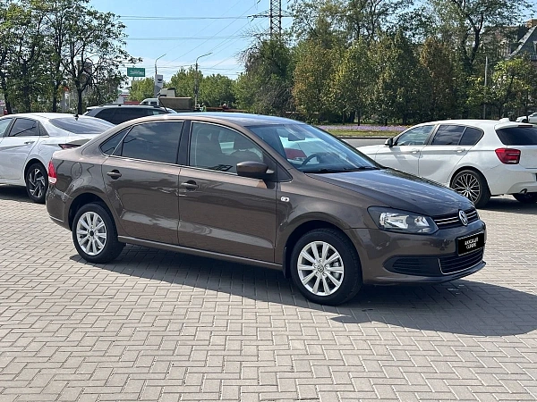 Volkswagen Polo, 2015г., передний привод, автомат
