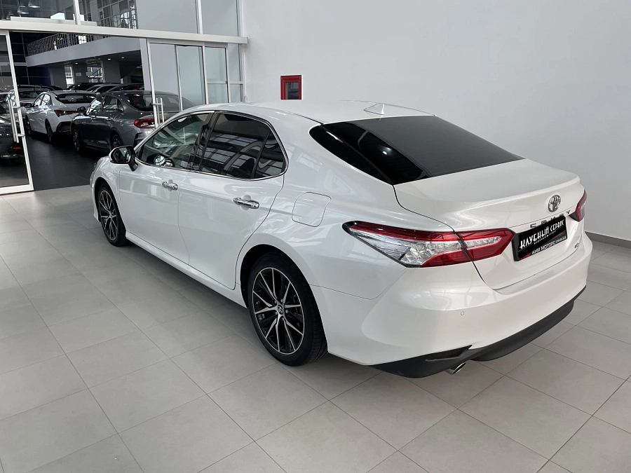 Toyota Camry, 2020г., передний привод, автомат