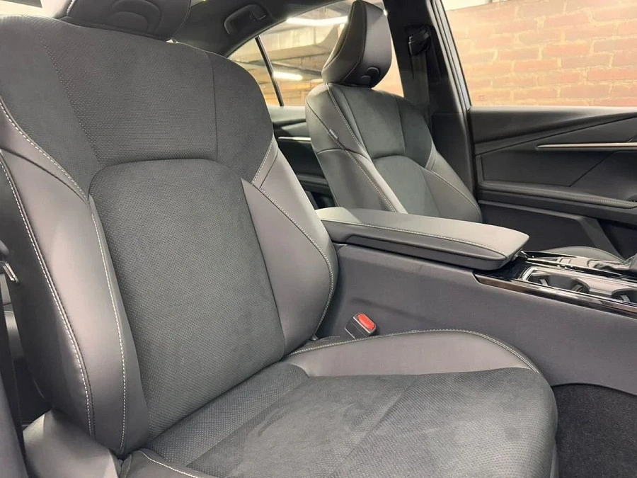 Toyota Camry, 2025г., передний привод, вариатор