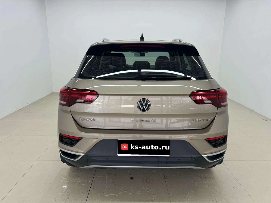 Volkswagen T-Roc, 2022г., передний привод, робот