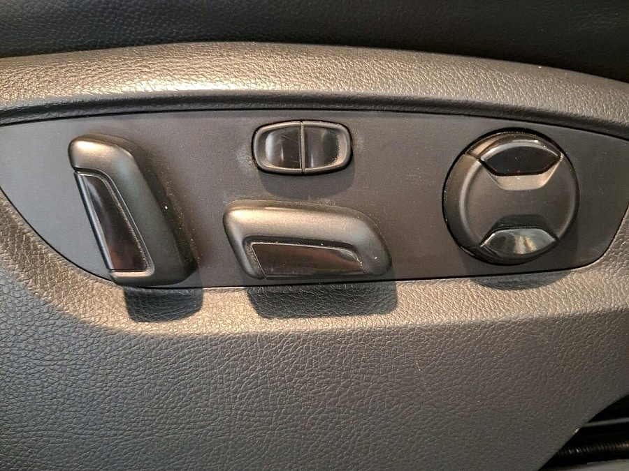 Volkswagen Touareg, 2010г., передний привод, автомат