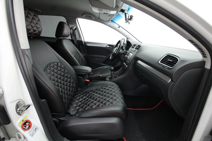 Volkswagen Golf, 2010г., передний привод, механика