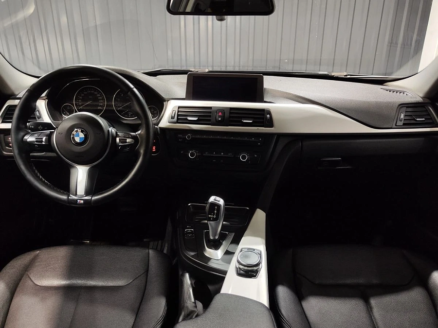 BMW 3 серии, 2015г., задний привод, автомат