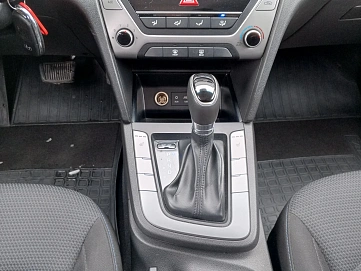 Hyundai Elantra, 2018г, передний привод, автомат