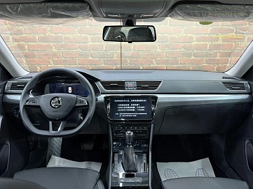 Skoda Superb, 2025г, передний привод, робот