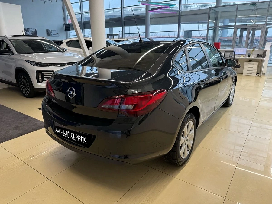 Opel Astra, 2014г., передний привод, механика