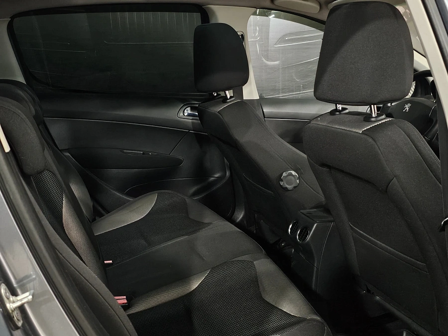 Peugeot 308, 2010г., передний привод, автомат