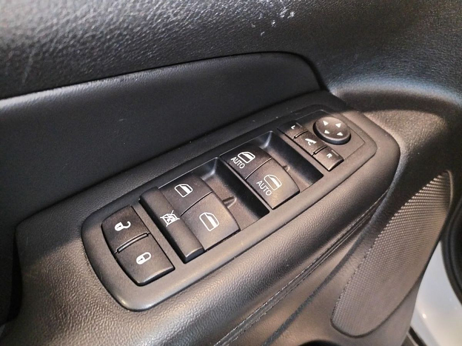 Jeep Grand Cherokee, 2013г., передний привод, автомат