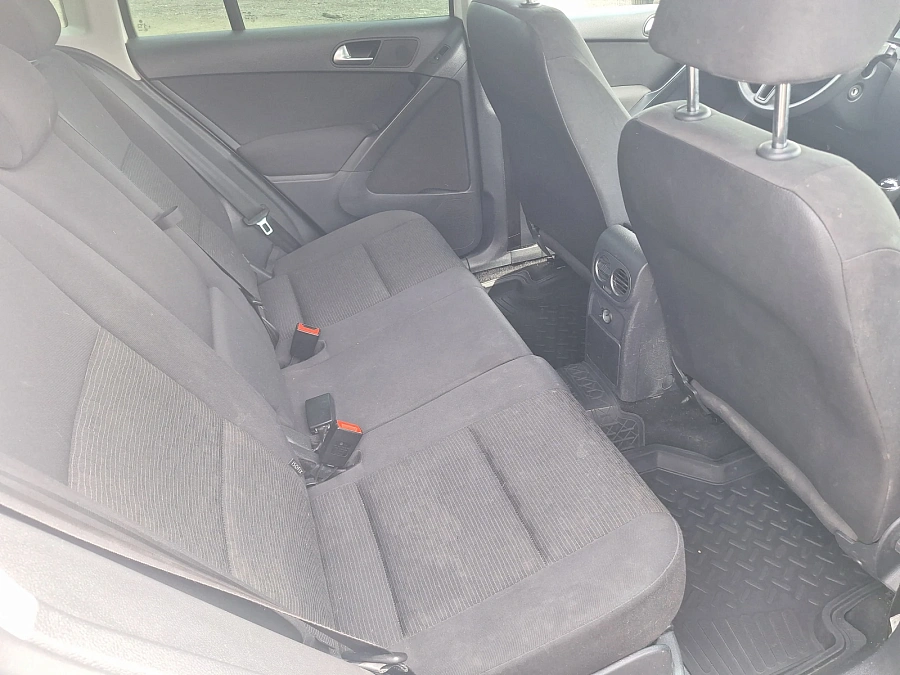 Volkswagen Tiguan, 2012г., передний привод, механика