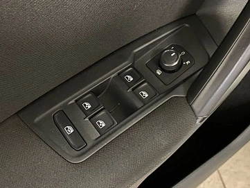 Volkswagen Tiguan, 2018г, передний привод, автомат