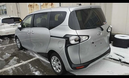 Toyota Sienta, 2015г, передний привод, вариатор