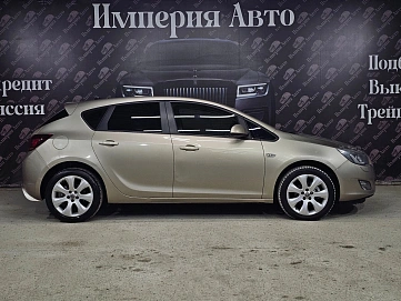 Opel Astra, 2011г, передний привод, автомат