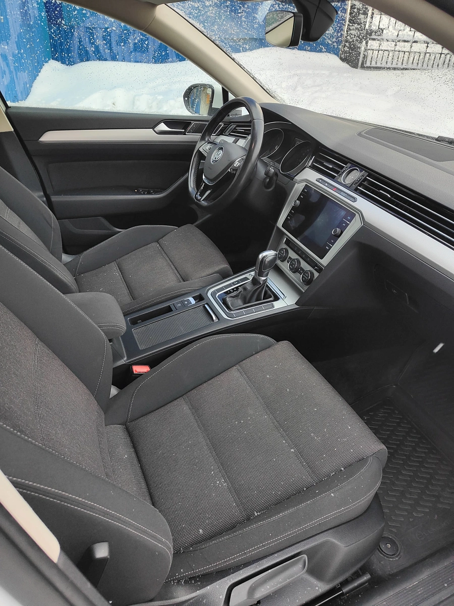 Volkswagen Passat, 2017г., передний привод, робот
