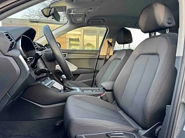 Audi Q3, 2023г, передний привод, робот