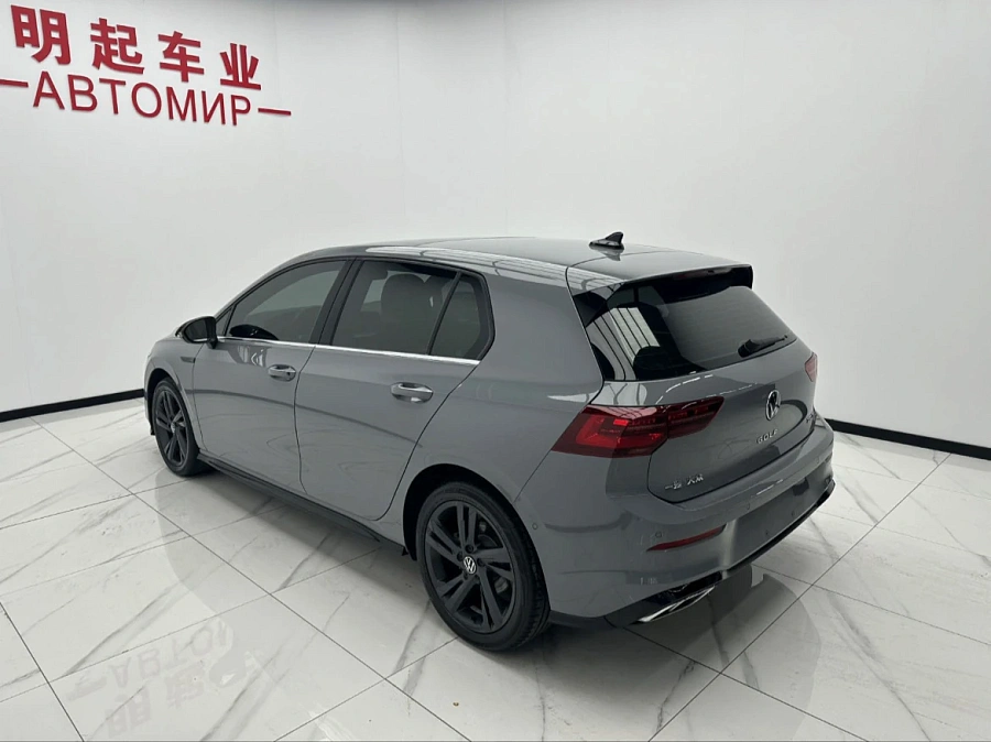 Volkswagen Golf, 2022г., передний привод, робот