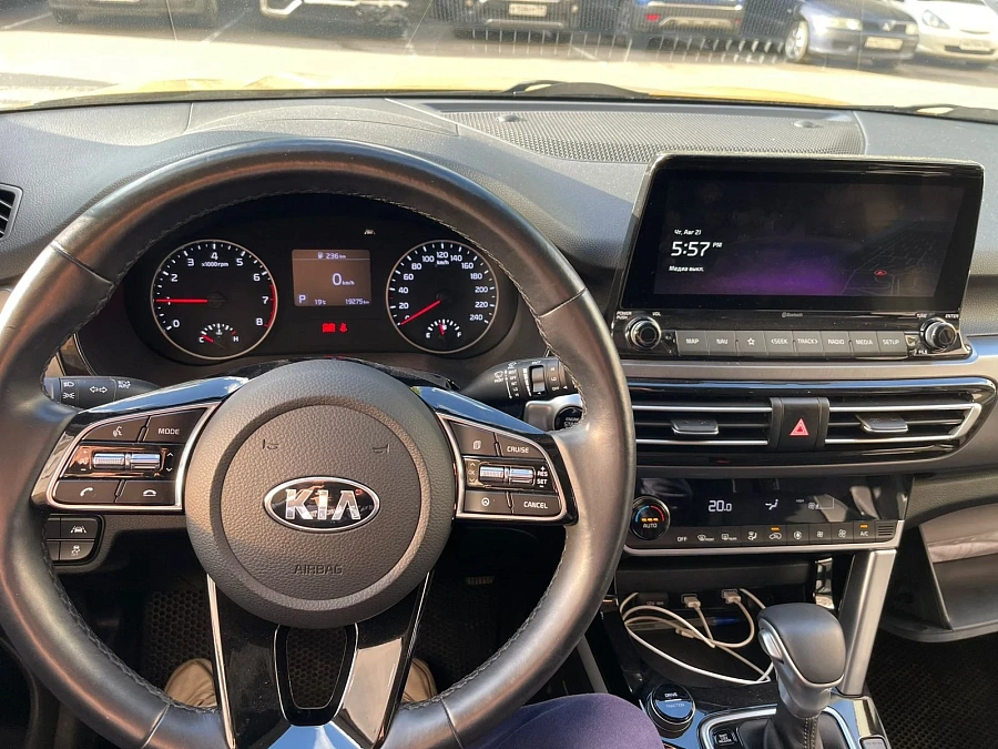 Kia Seltos, 2020г., передний привод, робот