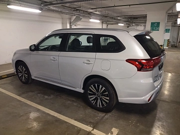 Mitsubishi Outlander, 2022г, передний привод, вариатор