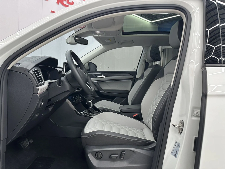 Volkswagen Tayron, 2022г., передний привод, робот
