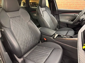 Audi Q5, 2025г, передний привод, робот