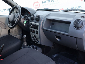 Renault Logan, 2008г, передний привод, механика