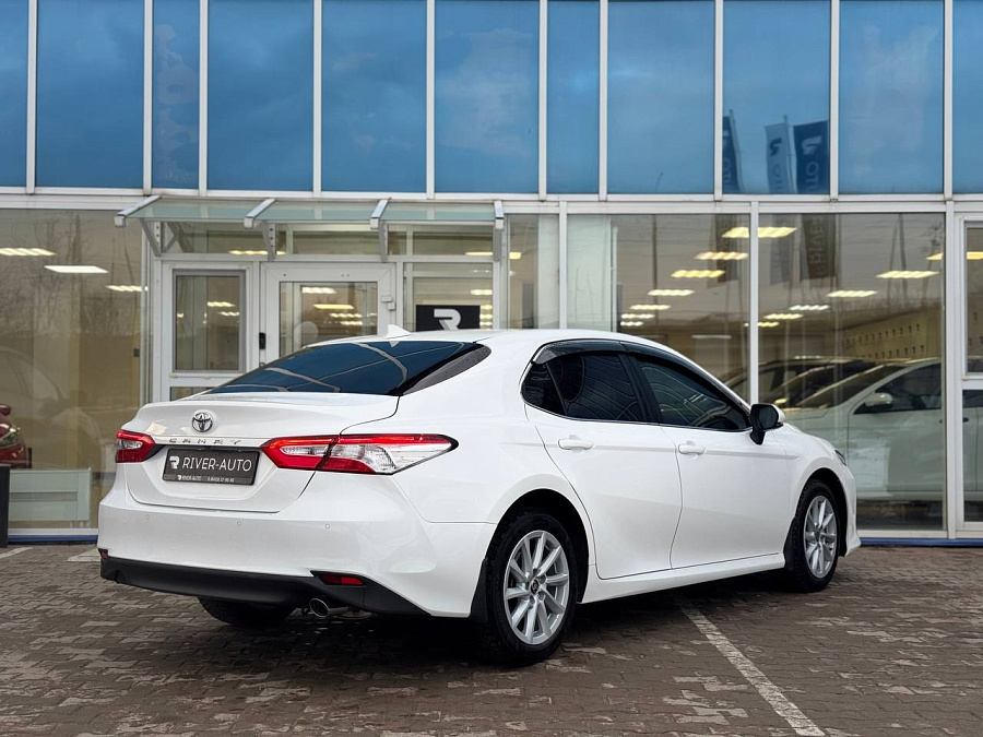 Toyota Camry, 2021г., передний привод, автомат
